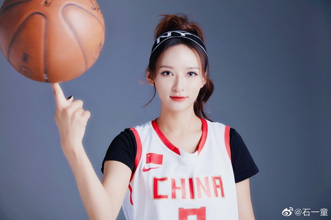 Người đẹp bóng rổ Trung Quốc mất tất cả vì đánh nhau